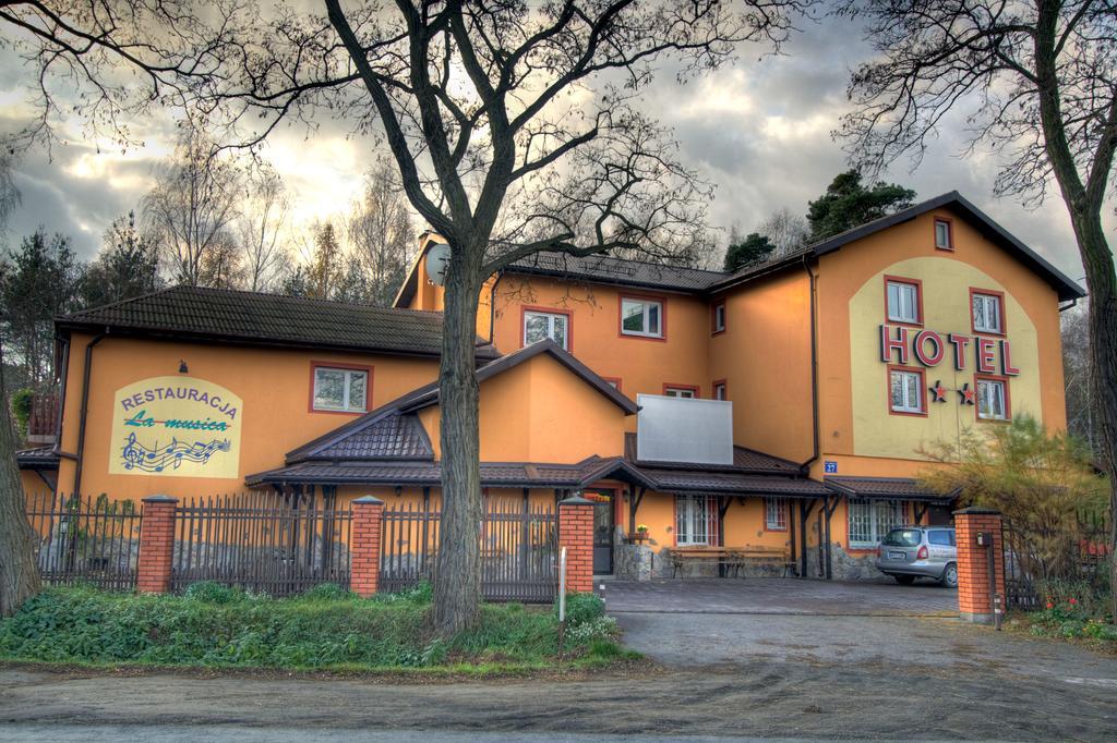 Hotel La-Musica Piaseczno  Exteriör bild