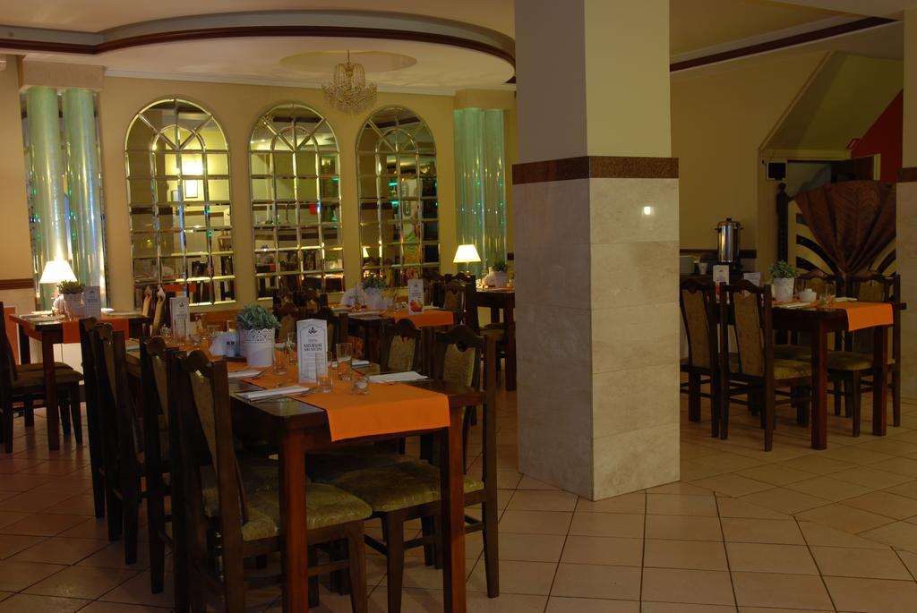 Hotel La-Musica Piaseczno  Exteriör bild